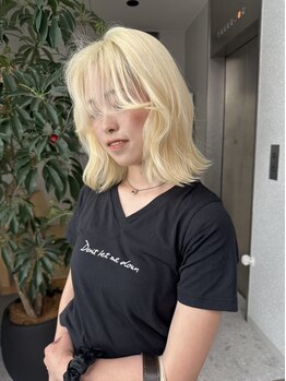 天神美容室の写真/顔周りのデザインで印象UP！ハイトーンにも似合う仕上がりが好評◎あなたの魅力を最大限引き出すカット