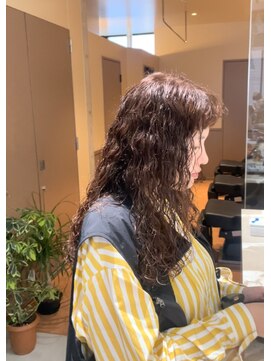 シアン 大須店(CYAN.) ロングヘアのくるくるパーマ