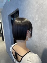 ホワイト(WHITE)&nbsp;首元すっきりミニボブ