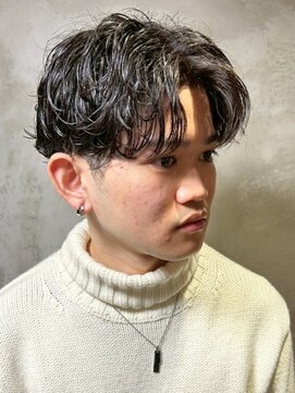 ディスイズバーバーサード(THIS IS BARBER 3rd) シャドウパーマ センターパート 眉毛カット フェードカット