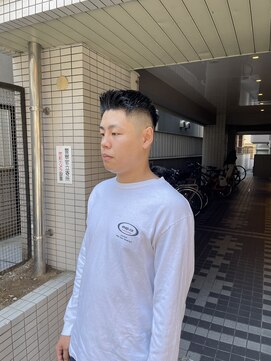 ウェルネス(Wellness) スキンフェード、フェード、アップバング