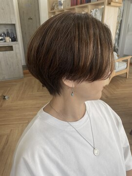 カナエ(CaNaE) ハンサムショートで横顔まで美しく