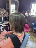 毛先軽めボブ