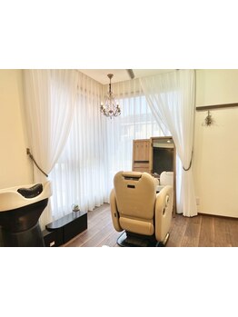 大きなサロンは苦手な方や、落ち着かない方におすすめ。完全個室で、周りを気にせずリラックスできます☆