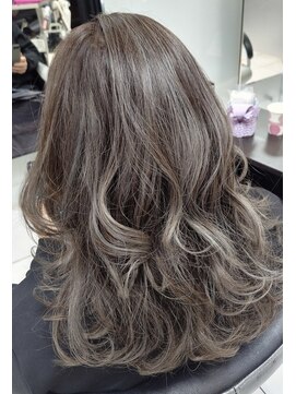 ヘアースタジオ ジェイワン(hair studio J ONE) 20代30代40代50代60代ホワイトグレー ブリーチオン脱白髪染め