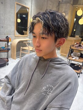 ソエバイリトル(soe by little) メッシュ/強めツイストスパイラル/メンズパーマ/ハイライト/浄水