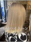 柔らかブロンドベージュ×外ハネミディ