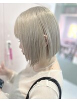 ラメール(MAISON LA MER) 【ホワイトカラー×ぱつっとボブ】