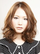 アピィ(appy) ミディアムレングスのボブベースのウェーブスタイル