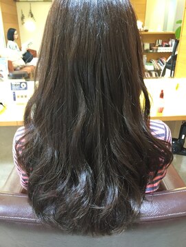 ネオリーブエム(Neolive em;) 赤みのないオリーブアッシュ