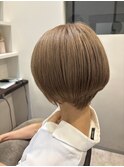 ショートボブ　全頭ブリーチブラウンベージュ