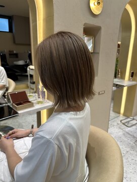 プアメリア 名古屋(Puamelia) 切りっぱなしボブ/外はねボブ/髪質改善/ミルクティーベージュ