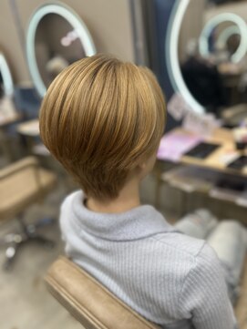 イリエ 川口(irier) 冬のハイトーンも可愛い♪金髪ハンサムショート