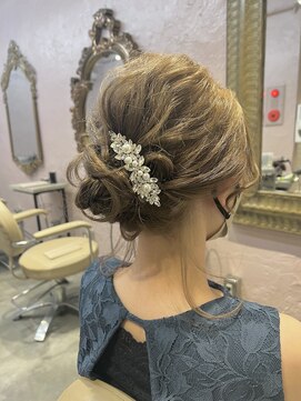 くずしシニヨンスタイル