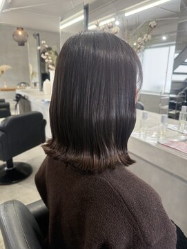 サムシング(Something.) ベージュ/パッツンボブ/艶感