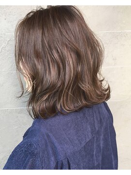 フォルメージ(formage) 外ハネロブ×ハイライト×オリーブベージュ