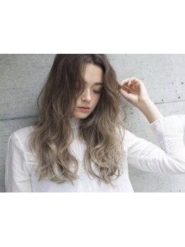 [ちょうどいい抜け感]にセンスを感じる。女子力を上げる艶カラー☆ort.aのデザインで色っぽさを引き出す!