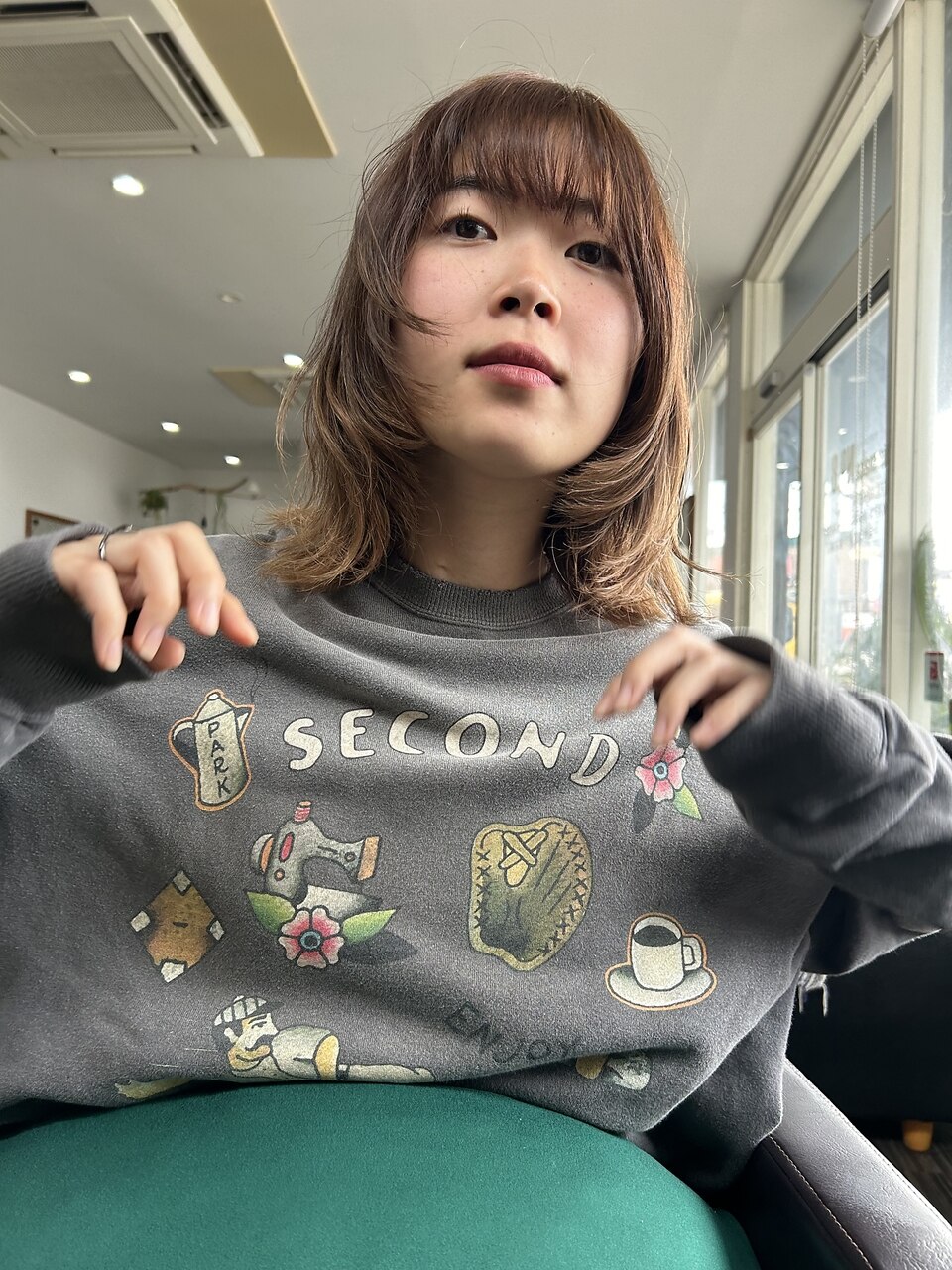 ナチュラルブラウン ブラウン aiko：L198888391｜ヘアメイク エイト