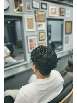 アイコン ブルー メンズ(I-CON #blue MEN'S) オールバックパーマスタイル【池袋フェード】