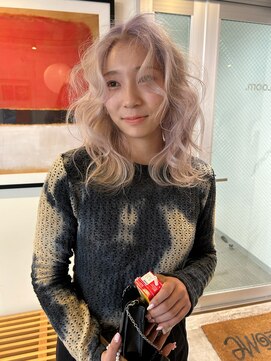 ルーム(Loom.) ハイトーン顔周りレイヤーカットケアブリーチブリーチカラー