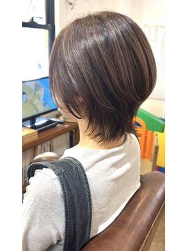 ロウスリー(Lowsly) 大人のウルフショートくびれレイヤーボブ20代30代４０代ツヤ髪