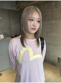 レイヤーカット/ミディアム/ハイトーン/ブリーチ/ベージュ