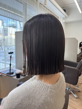 ジエクト ヴィシア(The Ect VIXIA) ヘイリーボブ　切りっぱなし　縮毛矯正　ストレート　20代ボブ