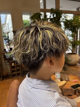 ボタニカ(Botanica) 刈り上げマッシュ/ハイライト/波巻きツイストスパイラルパーマ