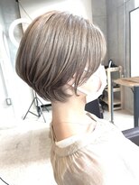 ネリ(NERi)&nbsp;大人可愛い☆丸みショートボブ×ミルクティーカラー