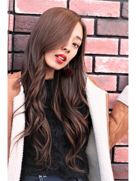 フツーロ 栄(FUTURO) グラマラスベージュスタイル