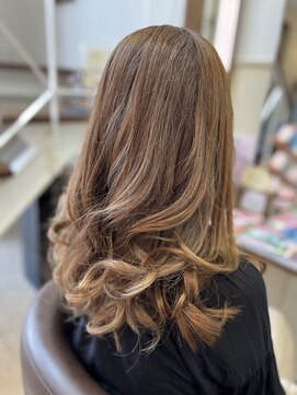 コア フィール ア デイ(COIFFURE A DAY) 【大人女子ゆるふわロング】M3D髪質改善ピコカラー