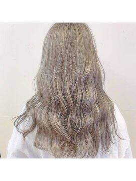 リノショアーズ 日本大通り店(RINOSHORES) 外国人風ホワイトベージュブロンドカラーウェーブヨシンモリヘア