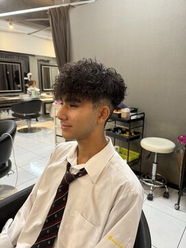 アイズ 海老名(AIZU) スペインカール　メンズパーマ　プードルパーマ　フェードカット