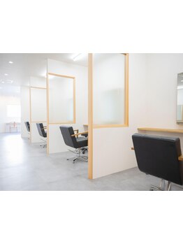 【豊橋シェアサロン】半個室で周りの目を気にせず寛げる空間。じっくり似合うStyleを相談できる◎