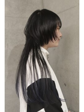 オーオシカシカスペース(OOO YY Space) 個性的なロングウルフと青のエンドカラー