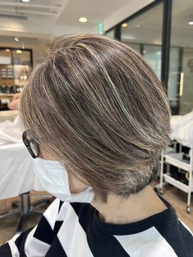 三鷹ショートボブくびれショートイルミナカラー顔周りレイヤー
