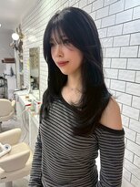 ロマーリ(LOMARLIE)&nbsp;フェアリーレイヤー20代30代40代ハッシュカット黒髪くびれヘア