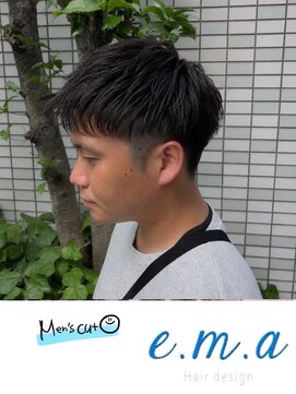エマヘアデザイン(e.m.a Hair design) アップバングショート
