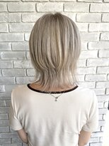 アライズ(ARISE)&nbsp;アッシュベージュのくびれレイヤーボブ