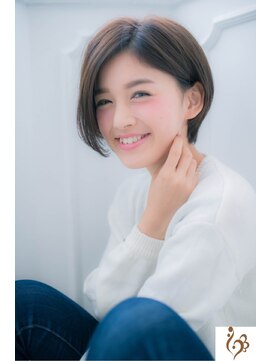 シロ ヘア(Shiro.) 耳かけもかわいい大人ショート