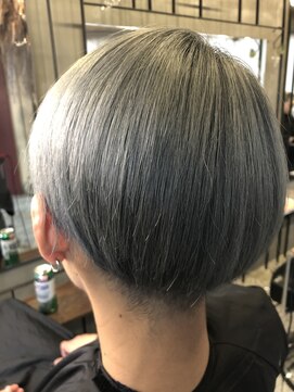 テテ(TETE) プラチナシルバー　長堀橋×心斎橋