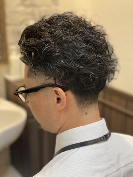 ミリオンバックス 上野(Million Bucks) 【シンプルカット+スパイラルパーマクーポン】¥12100<理容室>