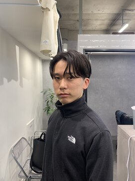 クロムトウキョウ ザ バーバー ネオン 新宿店(CHROM TOKYO the Barber ne/on) 前下がりセンターパート