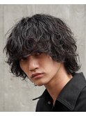 渋谷メンズミディアムウルフカット緩め波巻きパーマサーフカール