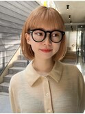 切りっぱなしタッセルボブホワイトグレージュワイドバング内巻き
