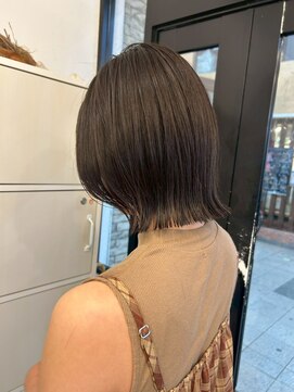 20代30代40代大人可愛い艶感オリーブベージュ切りっぱなしボブ