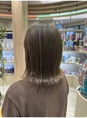オリーブベージュカラー