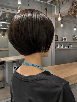 クラム(clam.) 乾かすだけでまとまる、大人の上品ショート