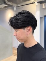 エース(ACES)&nbsp;毛流れセンターパートニュアンスパーマフェザーパーマ刈り上げ