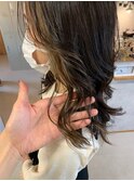 20代30代40代ベージュインナーカラー×黒髪S字ウェーブ